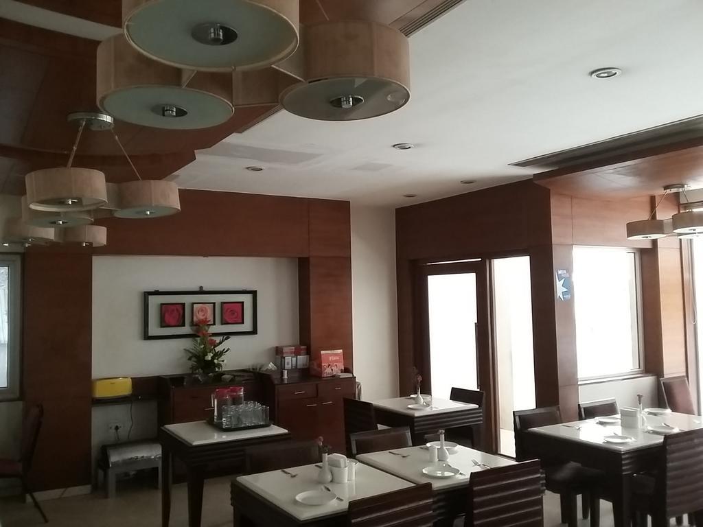 Hotel Dr Rajkumar International Bangalore Exterior foto